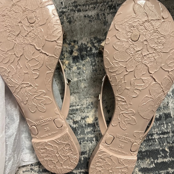 Valentino classic studded flip flops - Picture 4 of 7